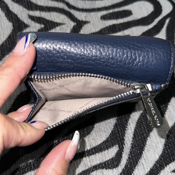 Michael Kors wallet - Picture 3 of 5